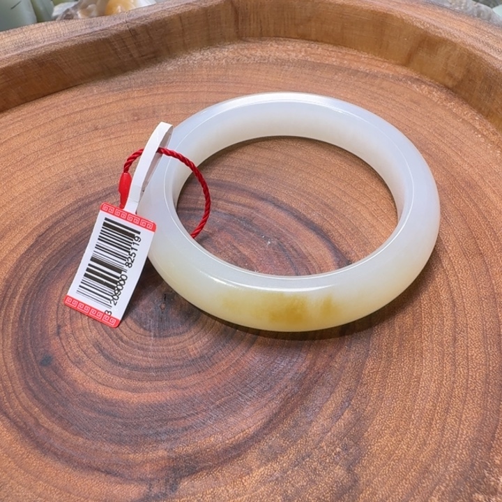 *****和田玉未镶嵌手镯