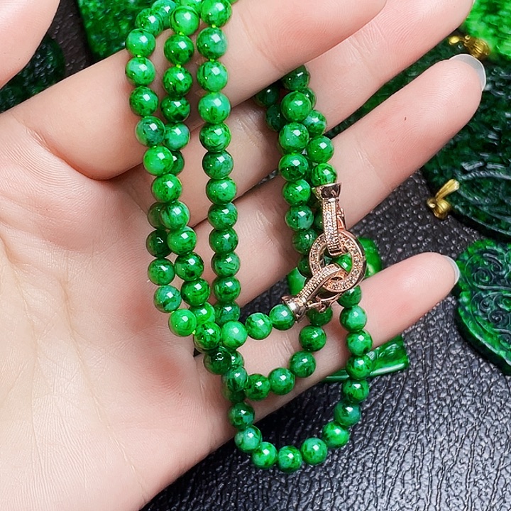 翡翠未镶嵌颈饰多样性