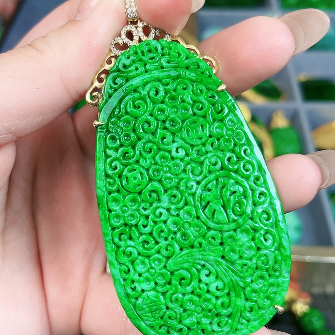 翡翠颈饰18K金镶嵌吊坠