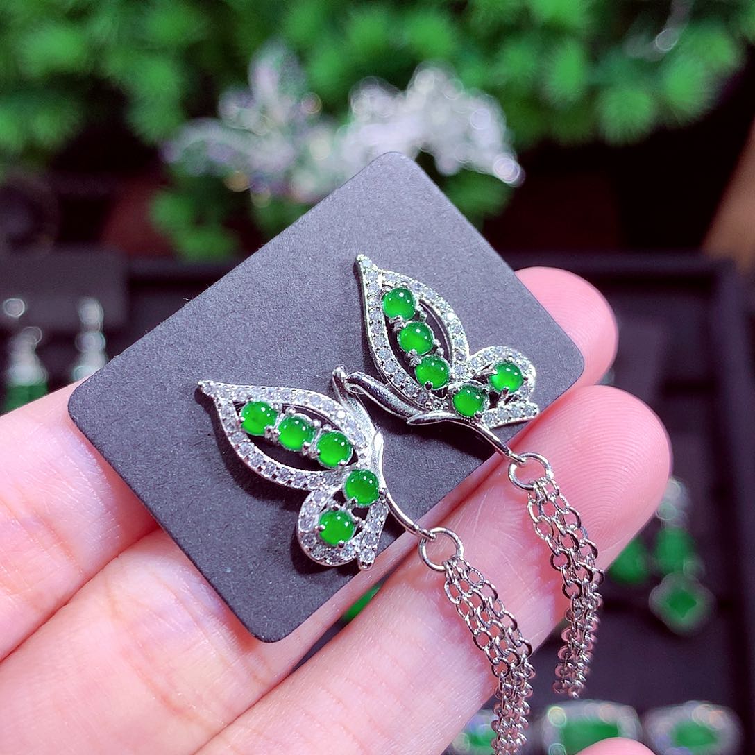 颈饰未镶嵌翡翠天然