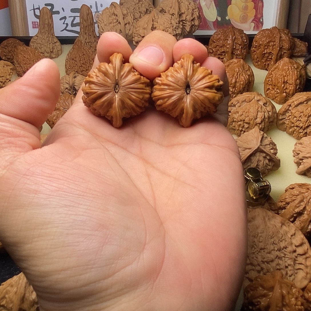 文玩核桃把件老*楼子