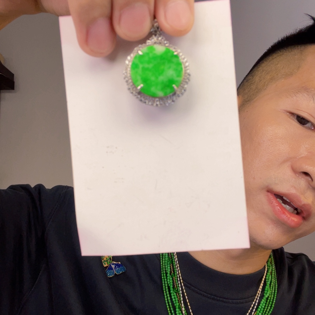 翡翠未镶嵌挂件一件