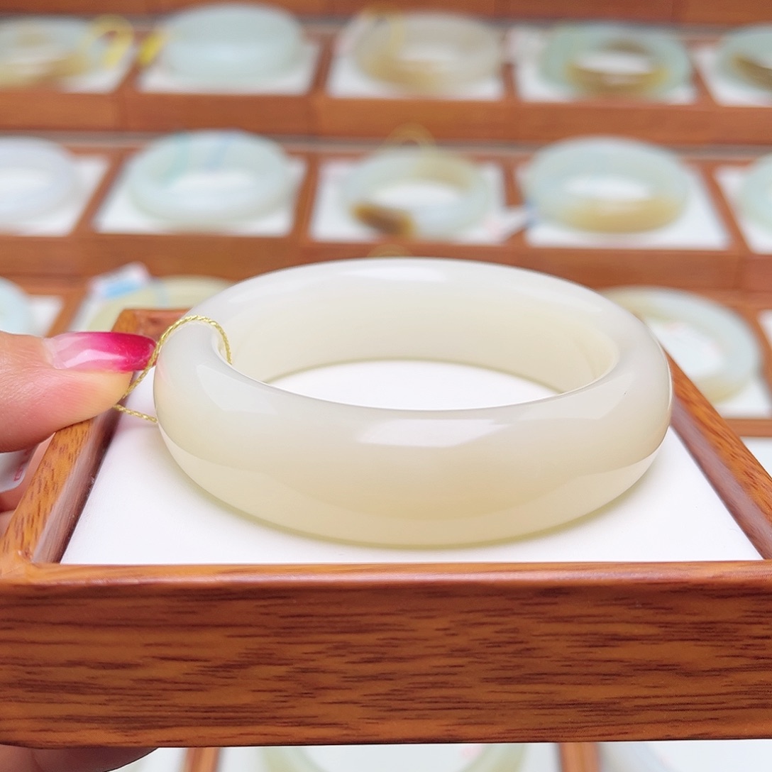 和田玉手镯未镶嵌56.3