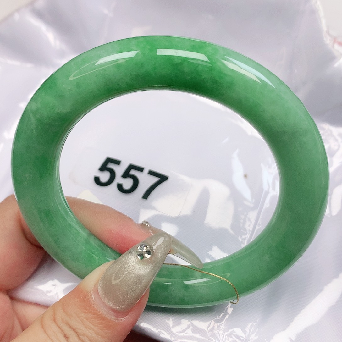翡翠手镯未镶嵌抖音557