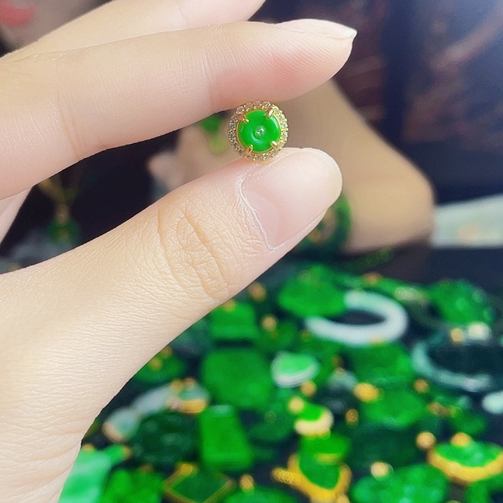 颈饰银S925镶嵌翡翠多样性