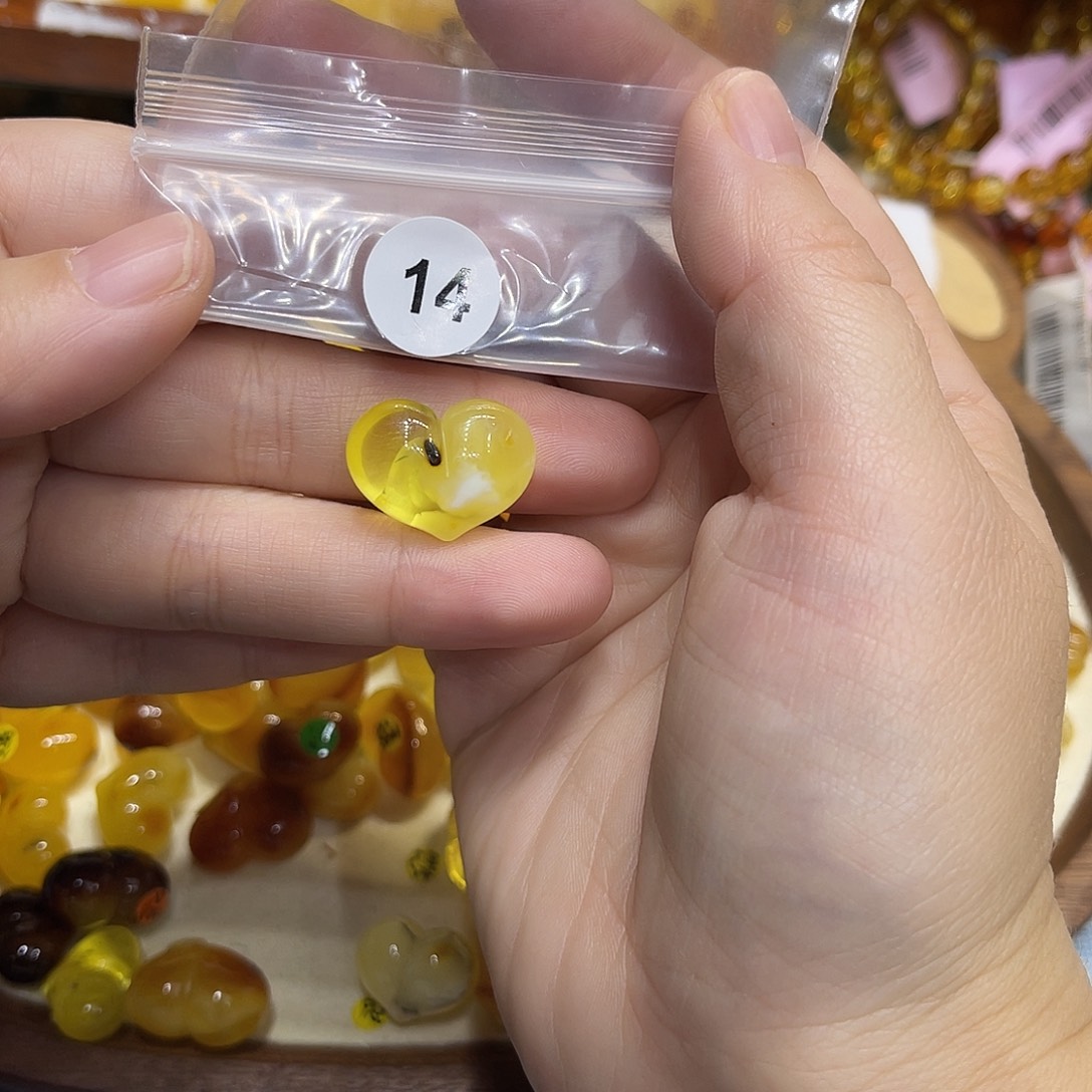 琥珀未镶嵌珠宝奇石
