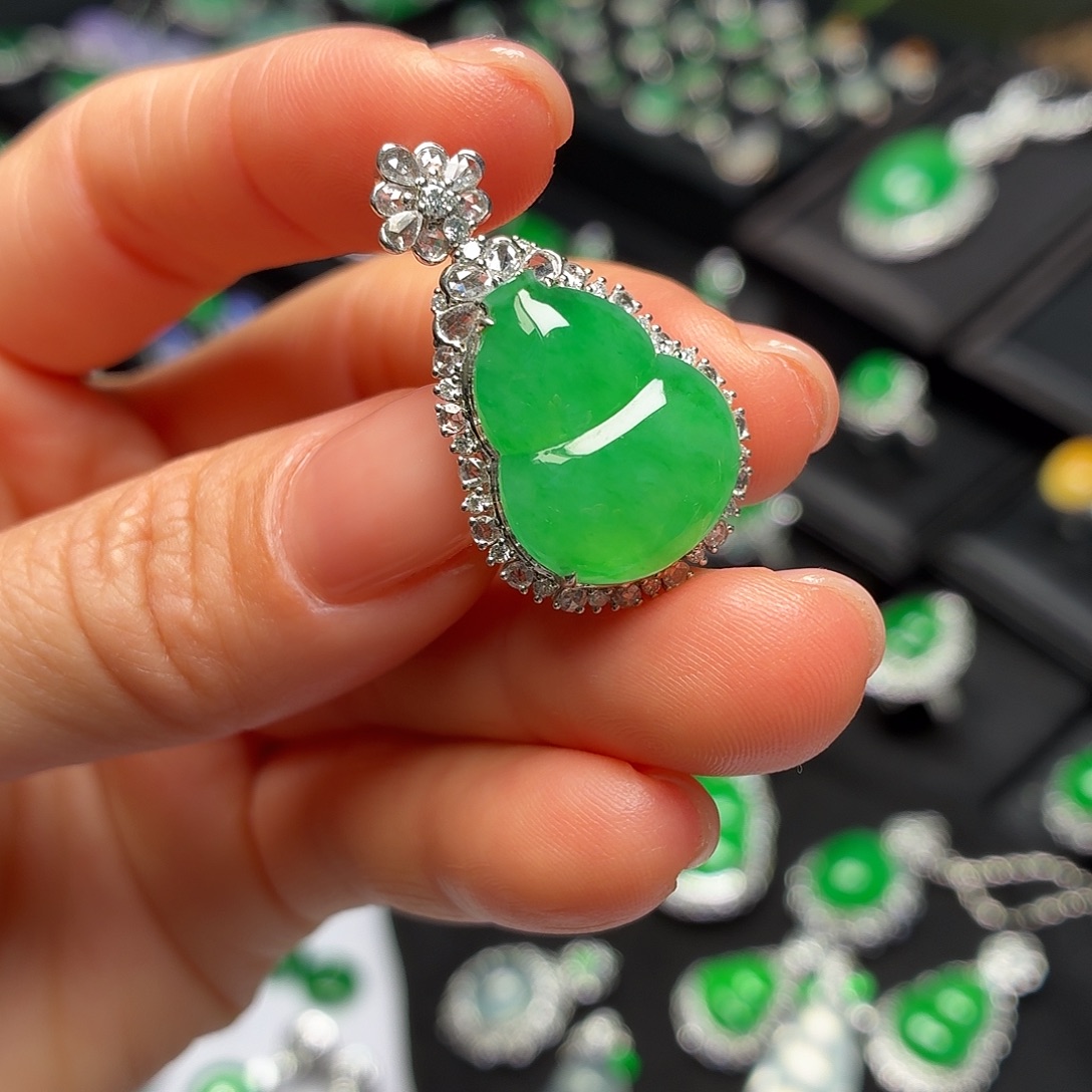 翡翠18K金镶嵌戒指吊坠