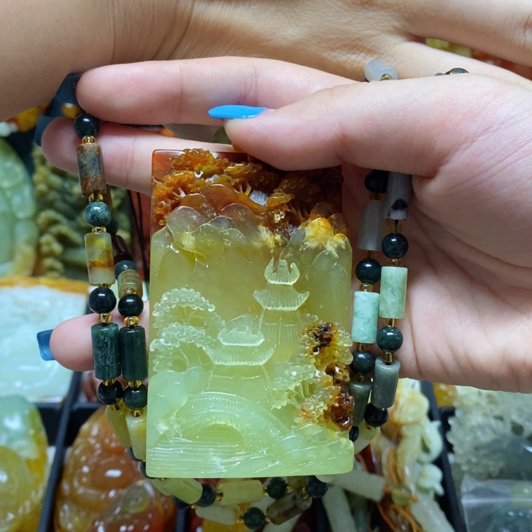 岫玉未镶嵌吊坠(赠链)开***天