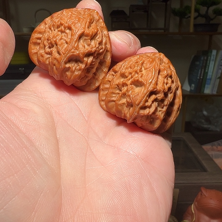 姚***遥文玩核桃吊坠三角白