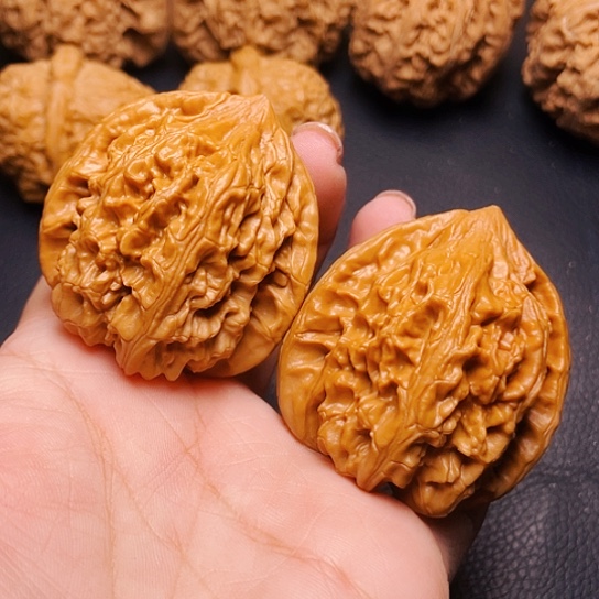 文玩核桃赤龙鸡心