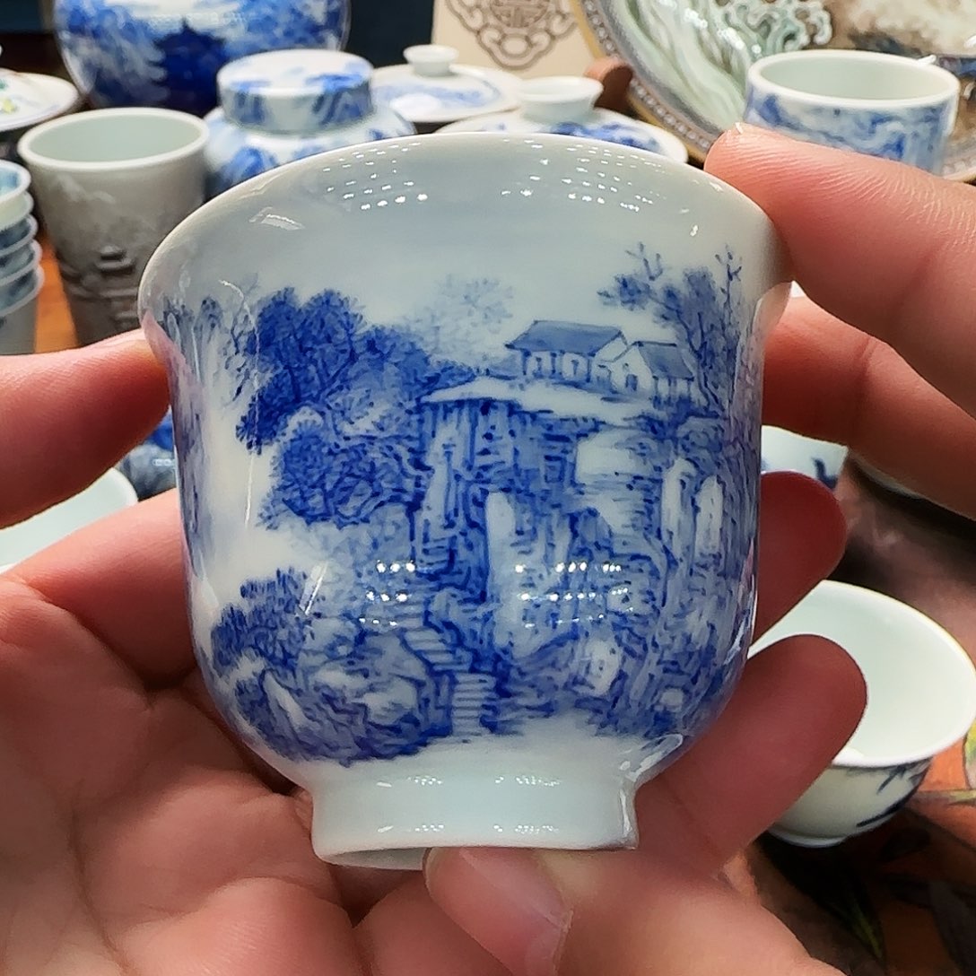 微瑕山水主人杯青花