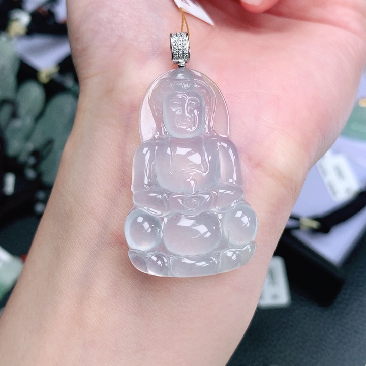 翡翠18K金镶嵌颈饰观音