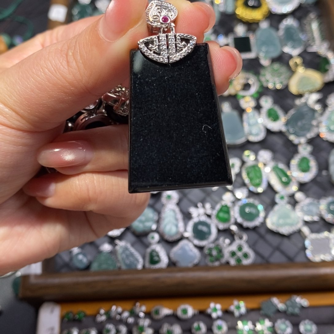 颈饰未镶嵌翡翠翡翠