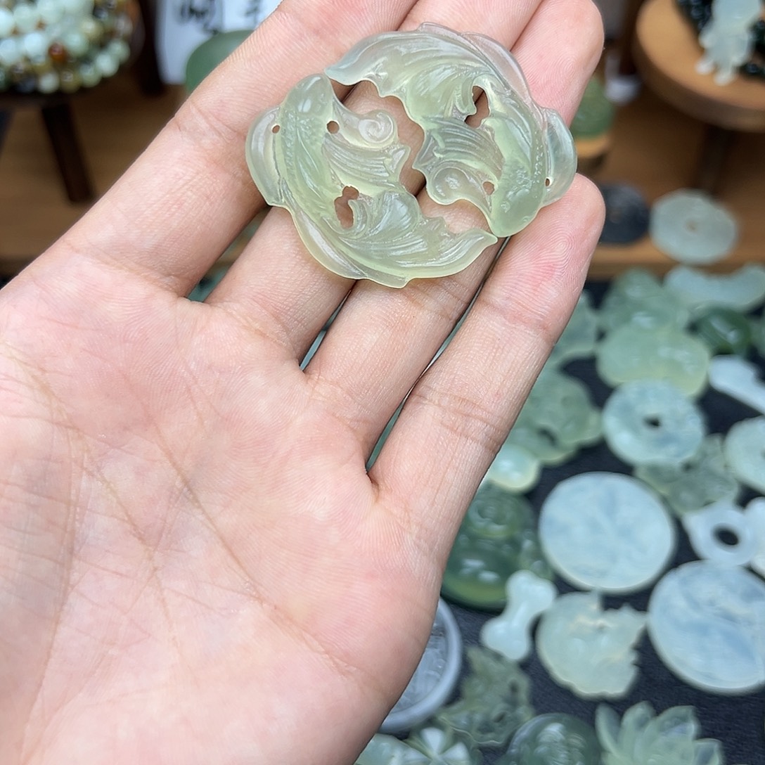 吉***祥蛇纹石玉合金颈饰