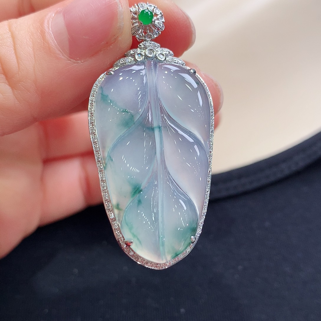 翡翠颈饰18K金镶嵌叶子