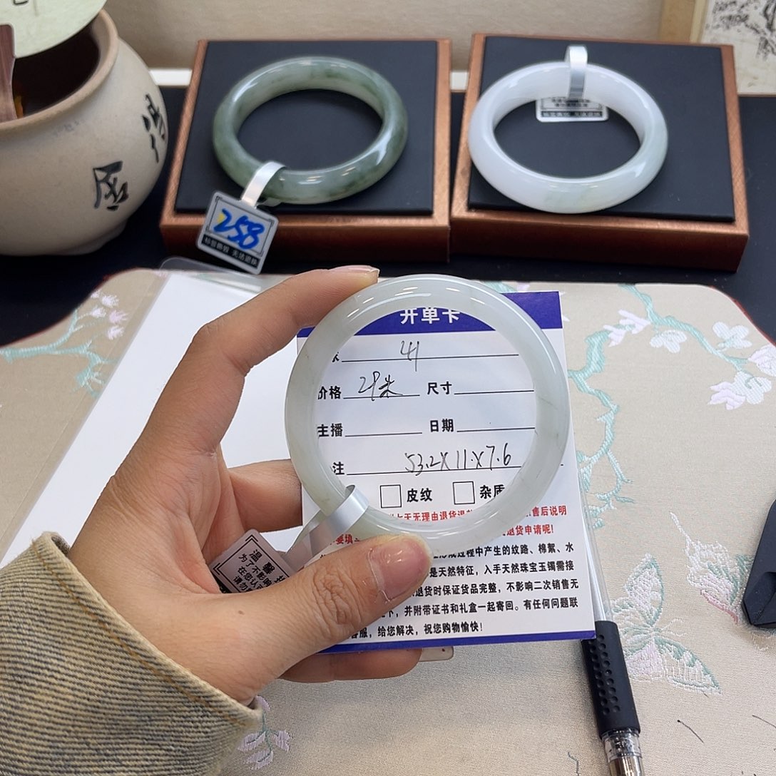 石英质玉未镶嵌手镯41