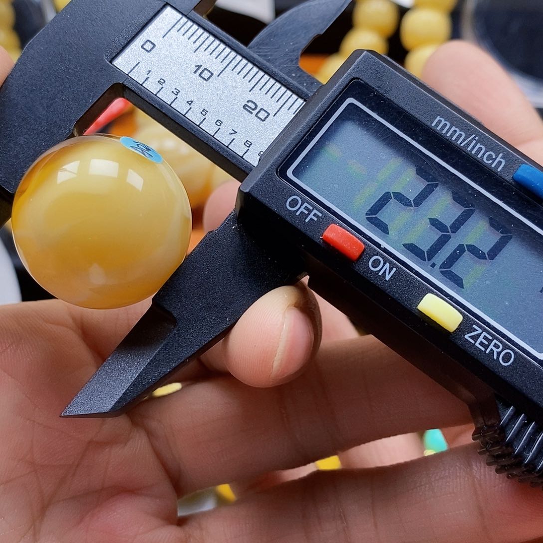 未镶嵌琥珀珠宝奇石