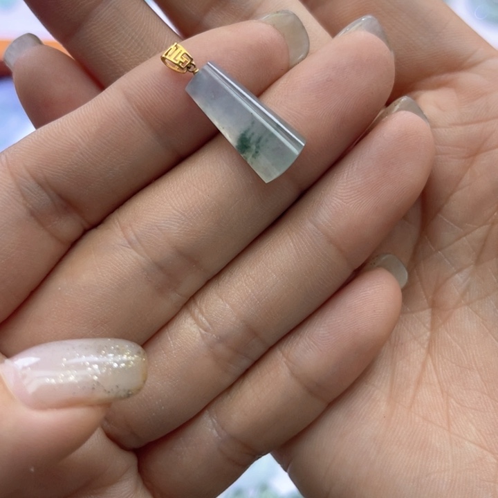 翡翠18K金镶嵌颈饰无事牌