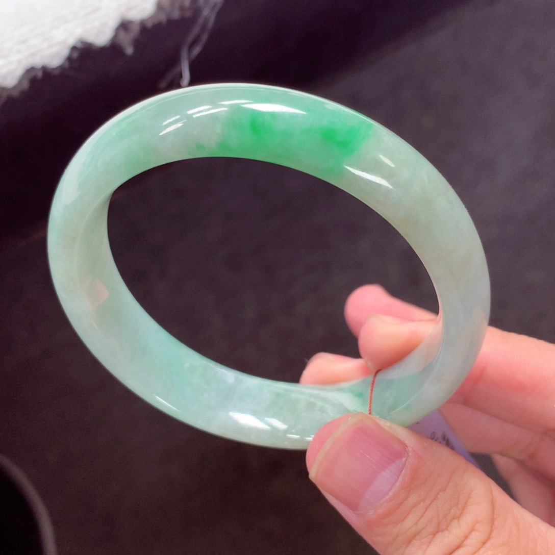 翡翠手镯未镶嵌缅甸