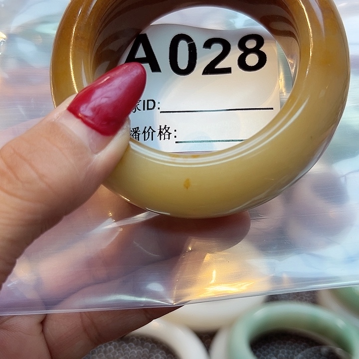 石英质玉手镯合金招****?