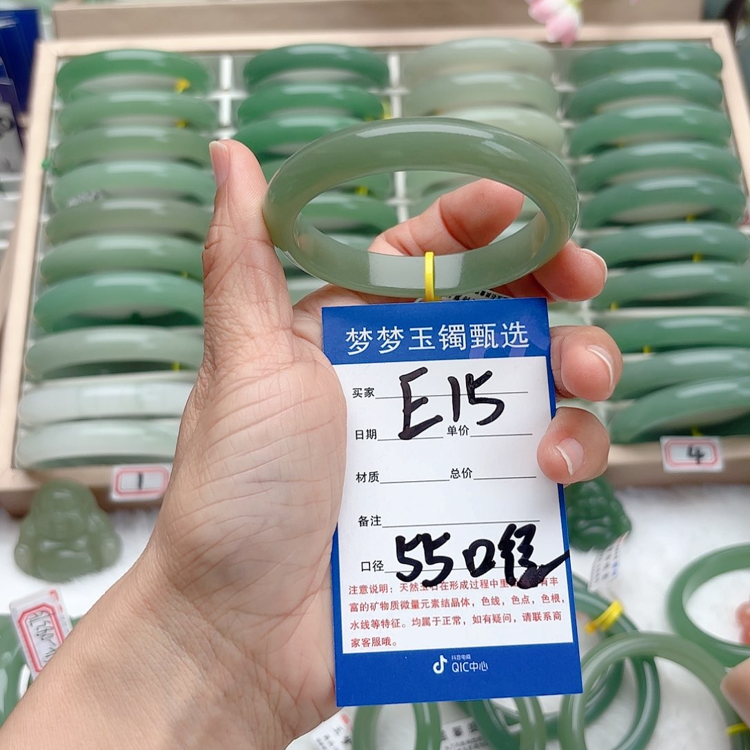 石英质玉未镶嵌手镯兔****子