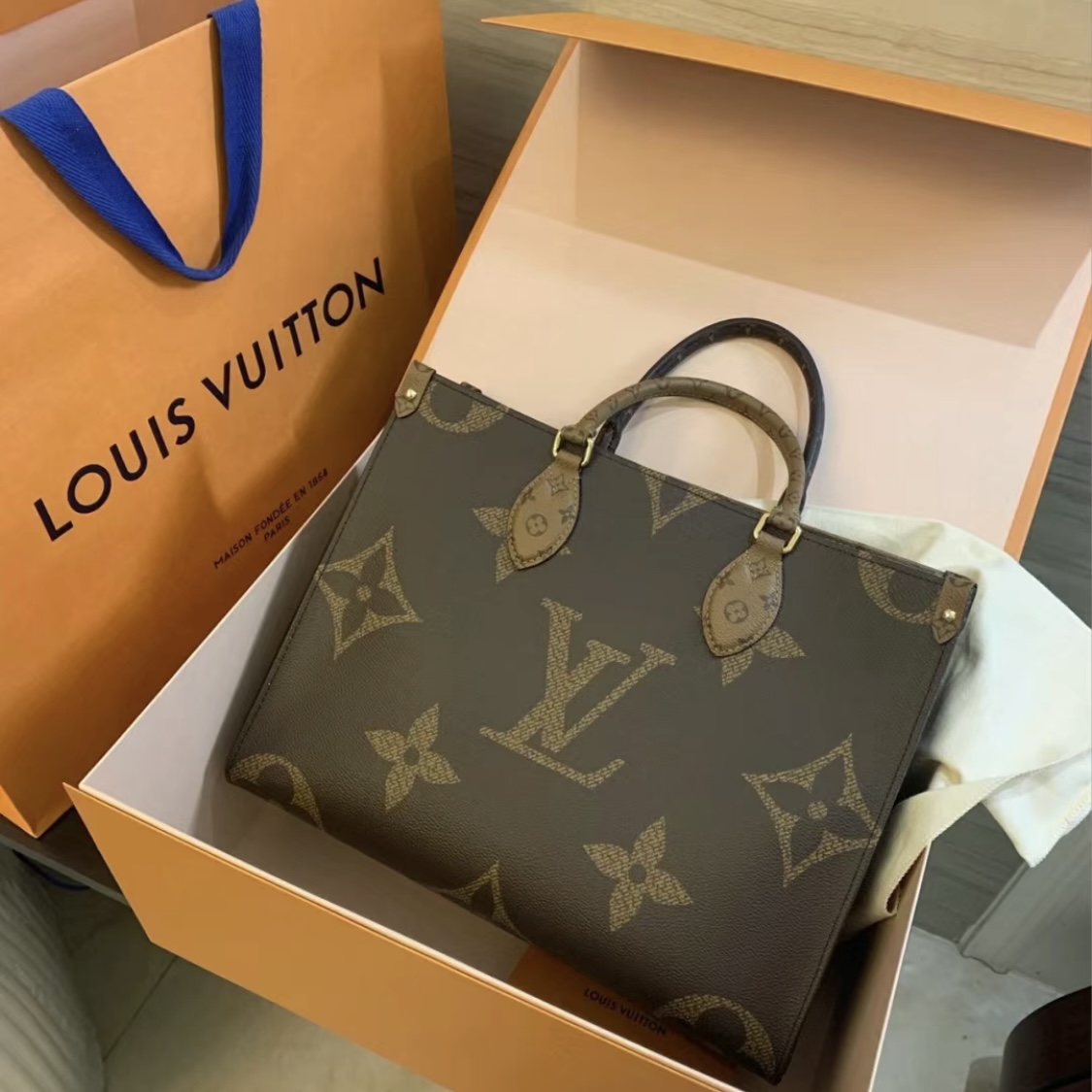 99新 LV LouisVuitton/路易威登 埃思思/on the go/中号.