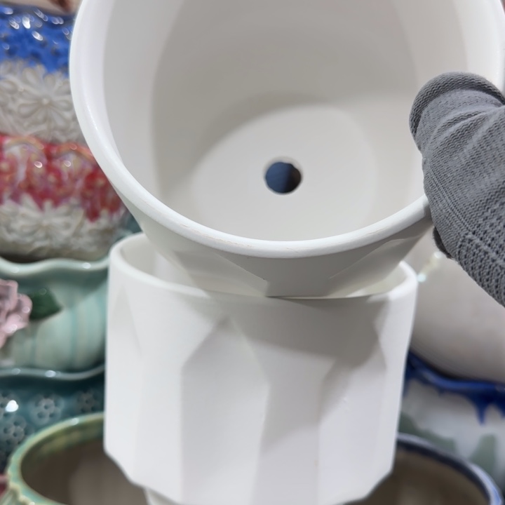 凑9块包邮，有孔，陶瓷花盆