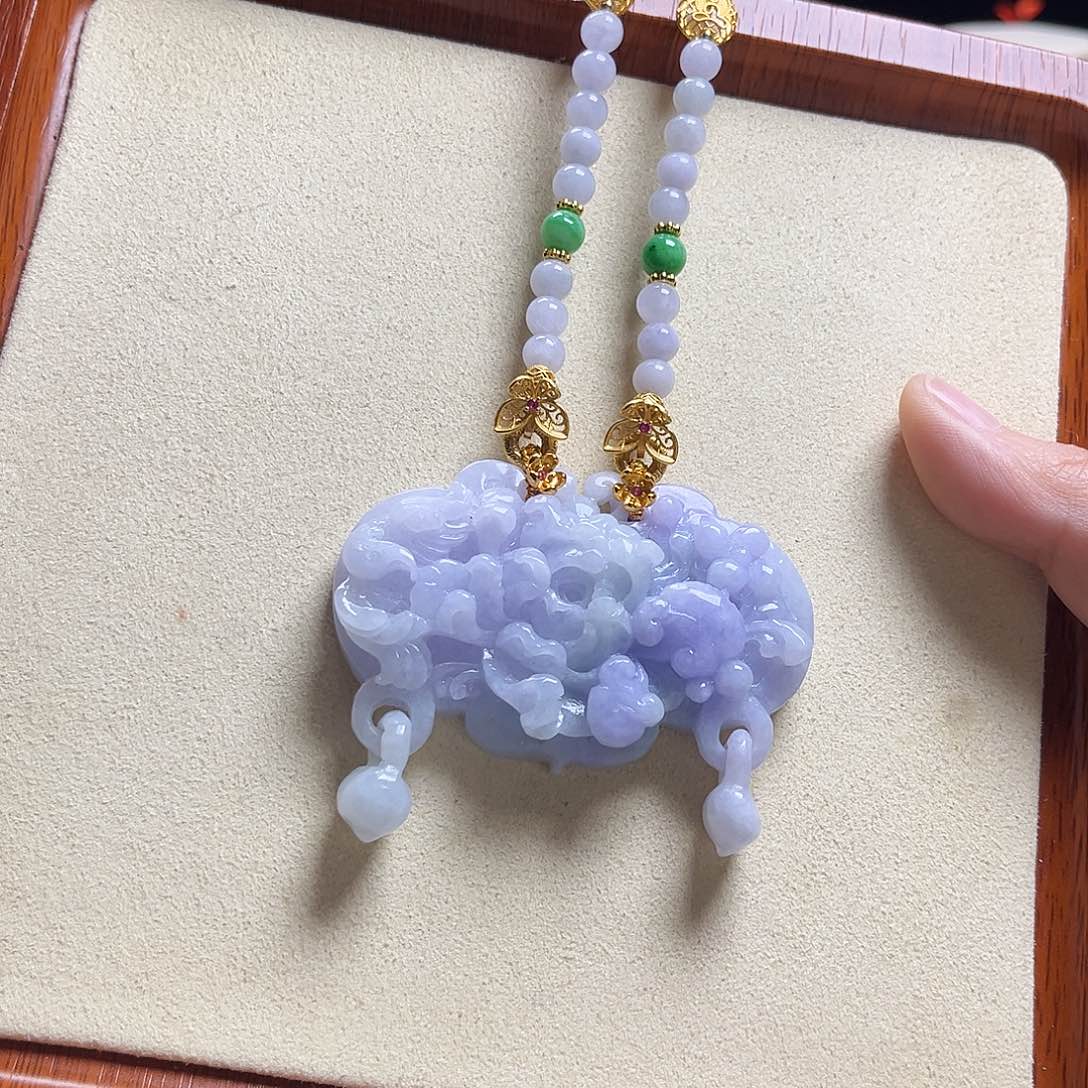 翡翠颈饰未镶嵌紫