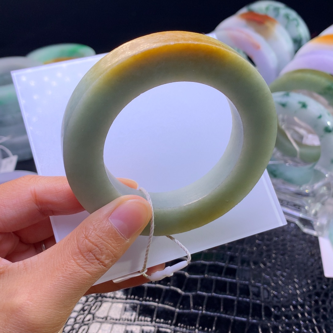 定制翡翠未镶嵌手镯