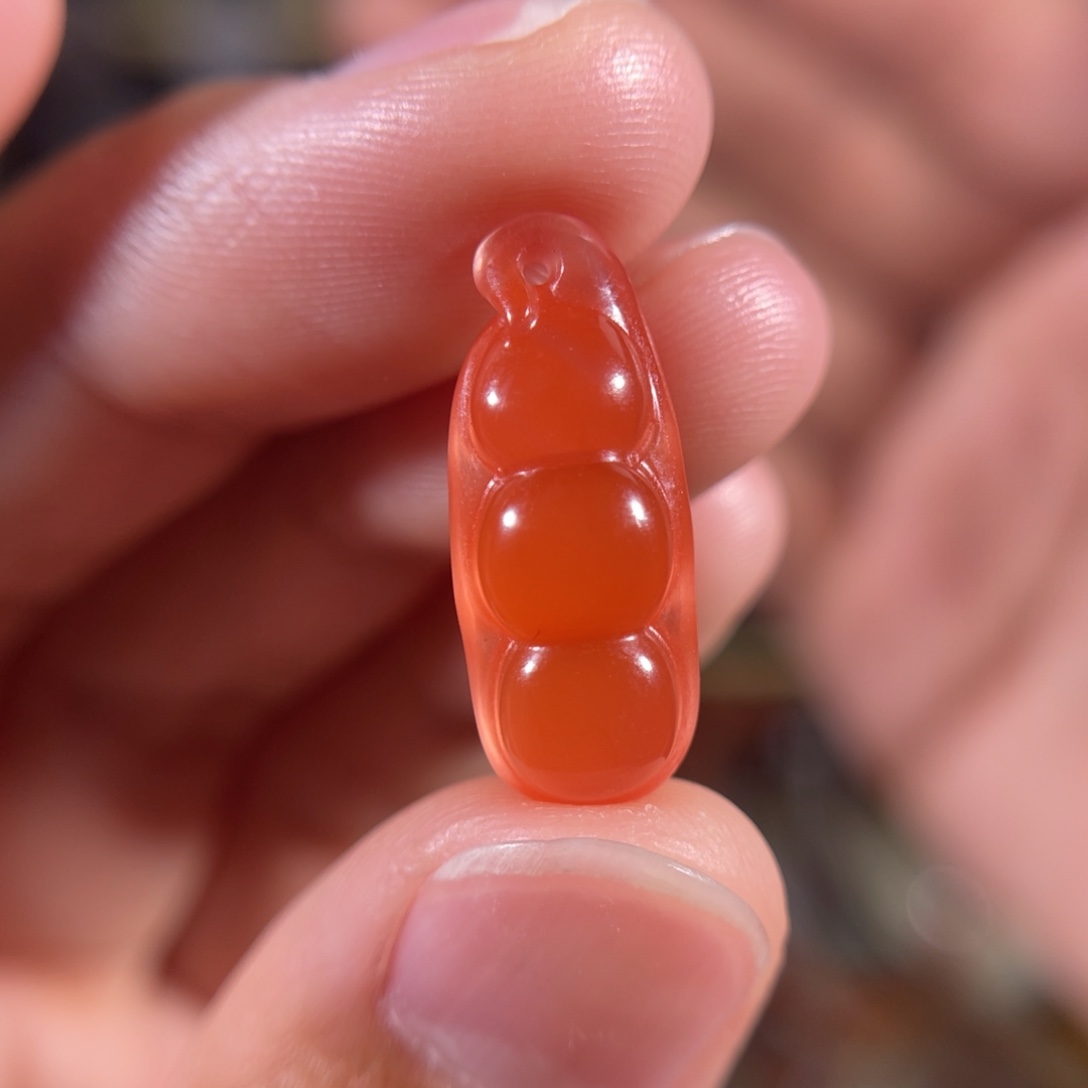 南红玛瑙大黑洞福豆侧挂21.2*8.7未镶嵌