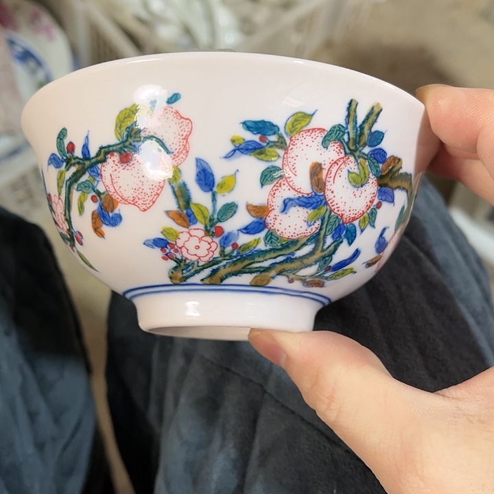 瓷片/////直径12.5厘米。红。