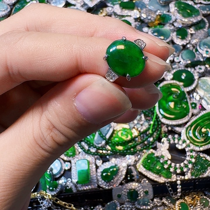 翡翠颈饰未镶嵌天然A货翡翠放漏