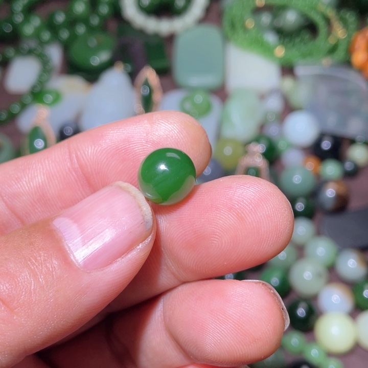 和田玉单珠卡12m未镶嵌青****a