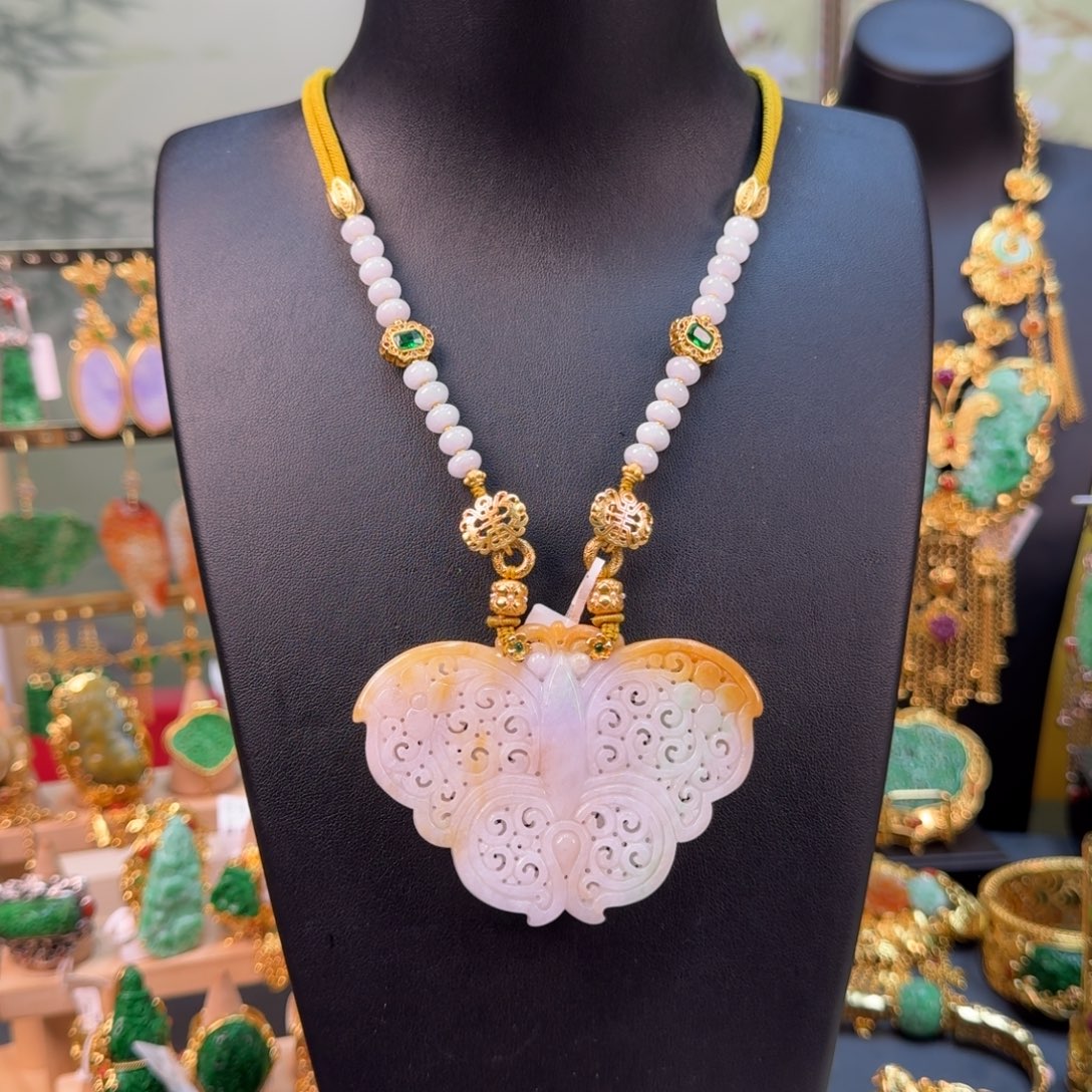 翡翠未镶嵌颈饰福利蝴蝶吊坠