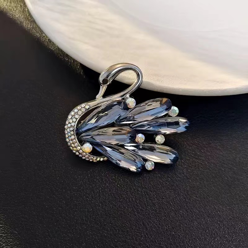 铜合金合成锆石胸针 【小天鹅】胸针超闪精致胸花