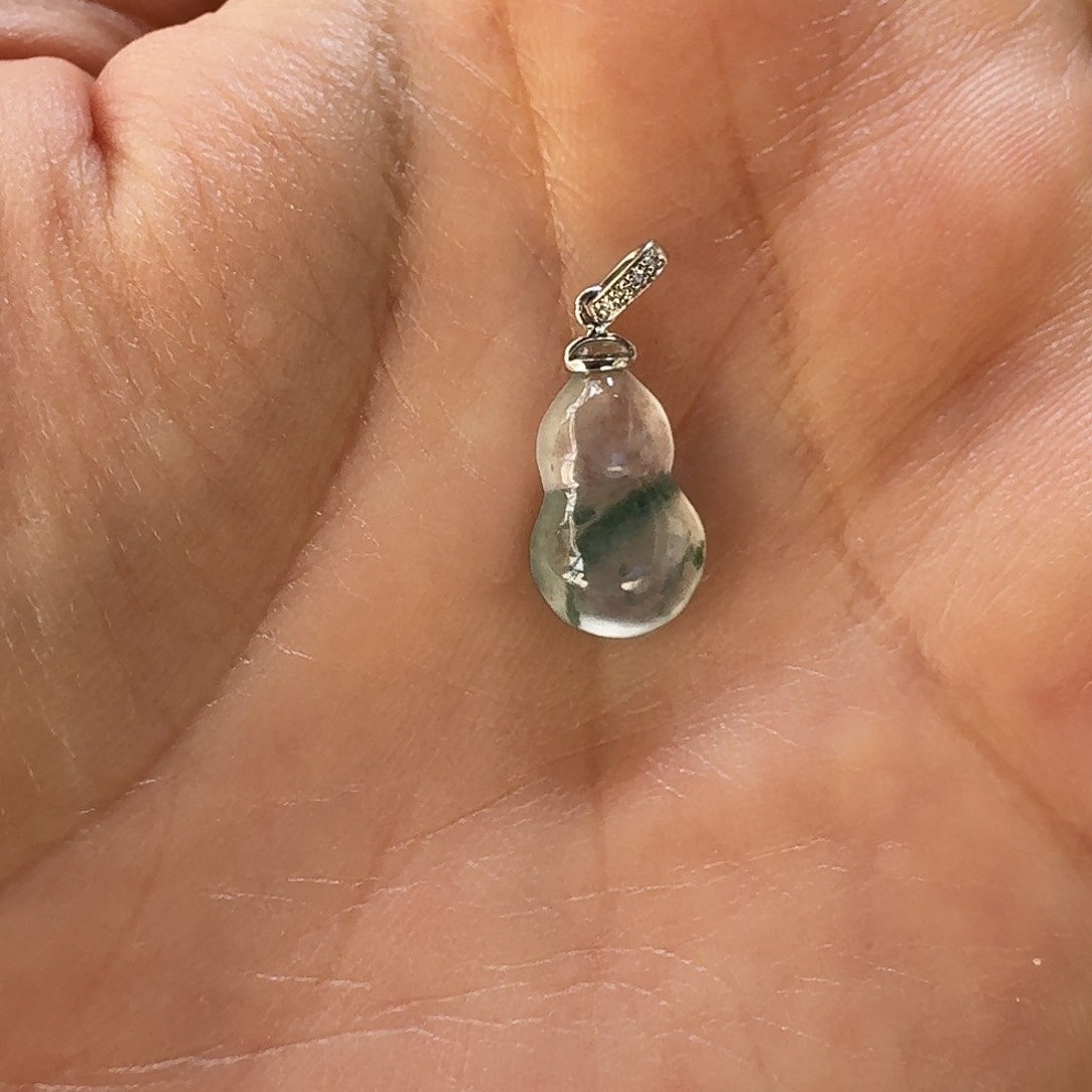 翡翠颈饰18K金镶嵌墨**唧葫芦