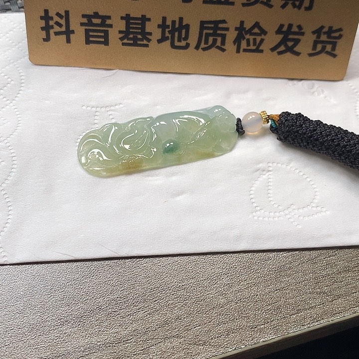 颈饰未镶嵌翡翠狐狸