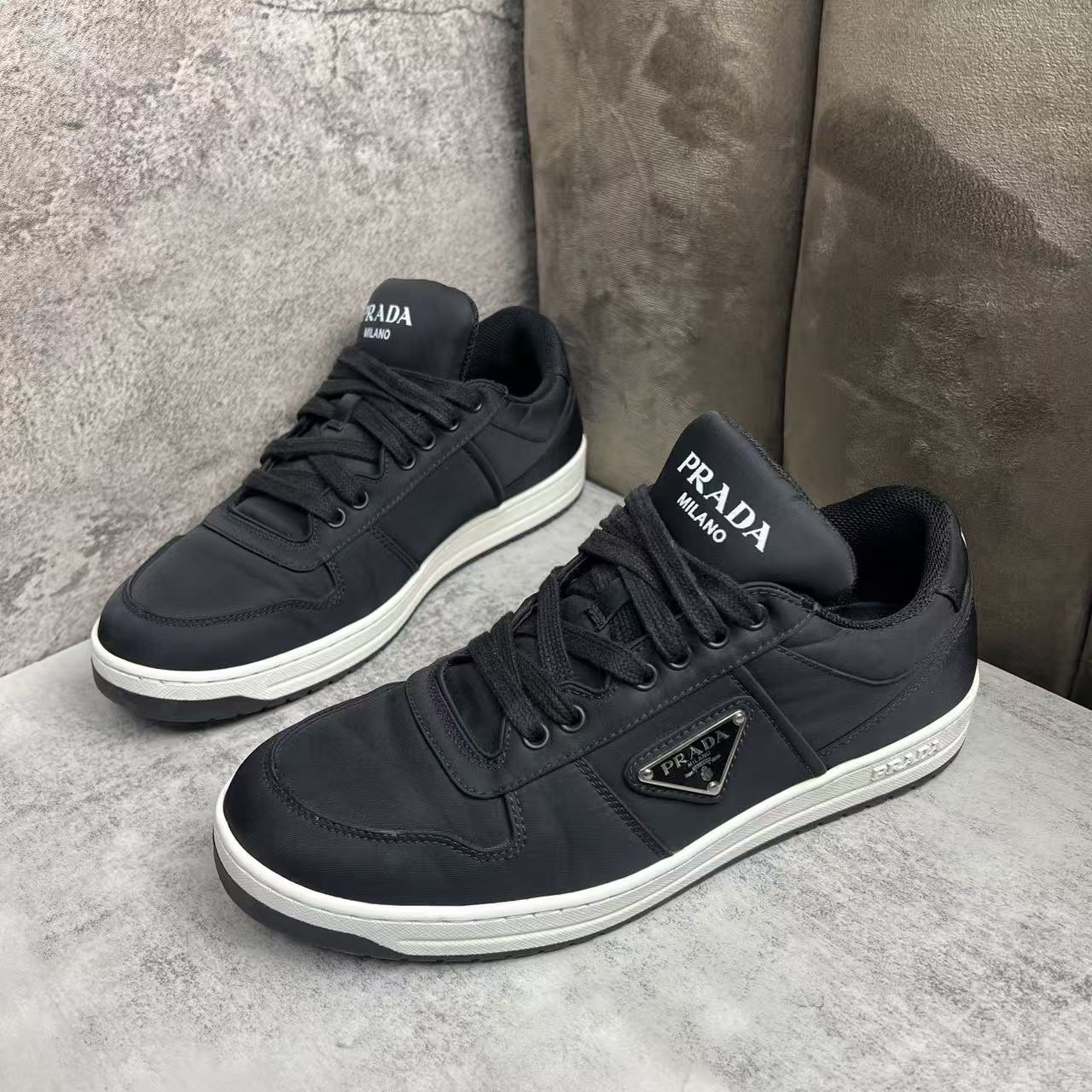 95新 Prada/普拉达 黑色尼龙面金属三角标时尚系带板鞋/40.5码