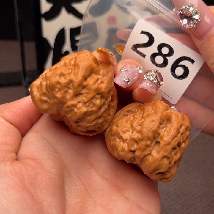 文玩核桃把件肚45边39克重45