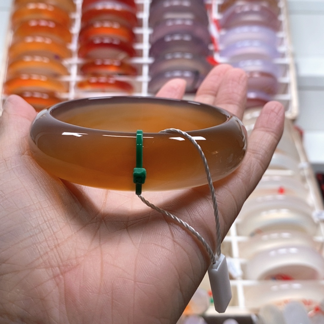 宜***菲玛瑙/玉髓手镯未镶嵌