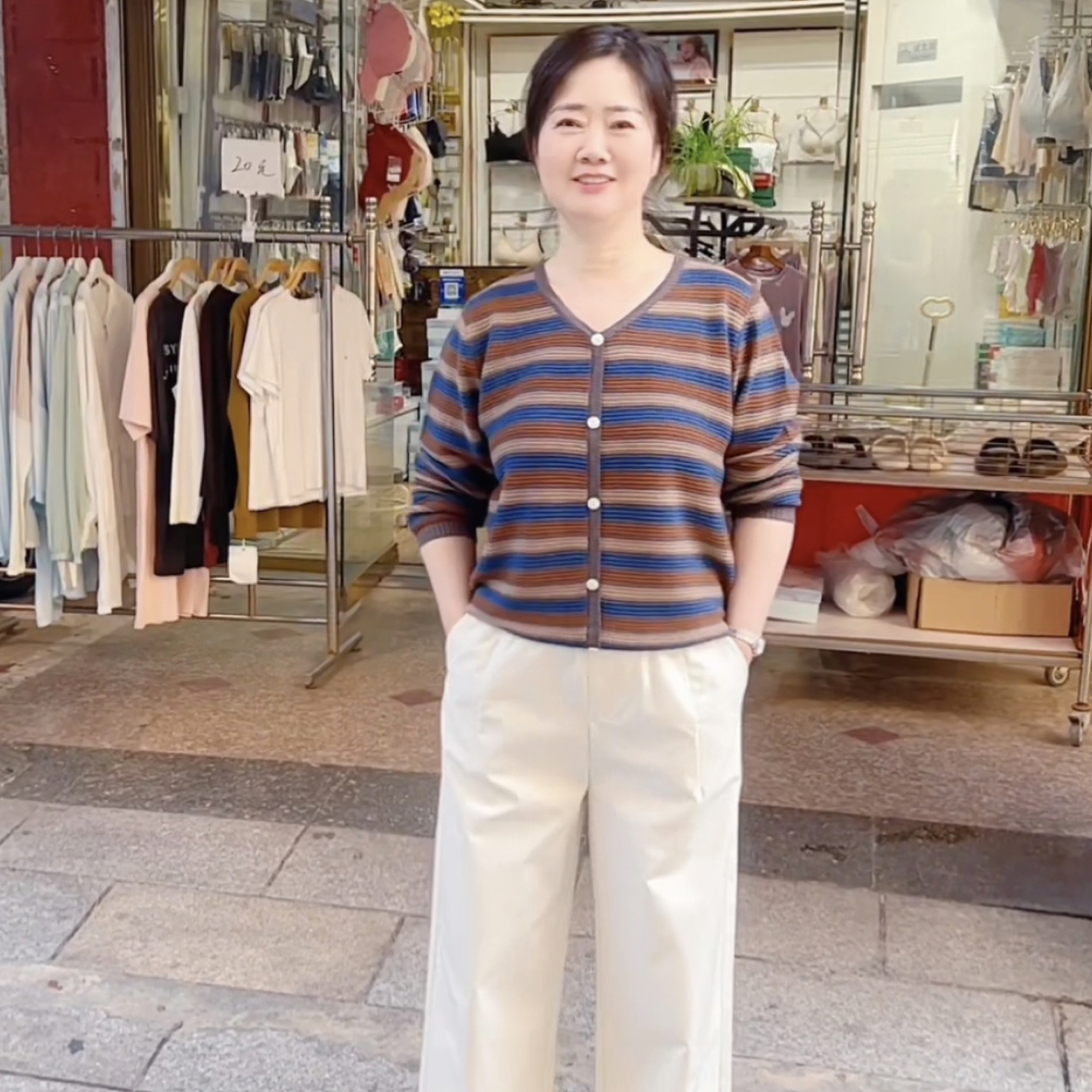 【靓衣坊】 秋季 彩条针织假开衫V领