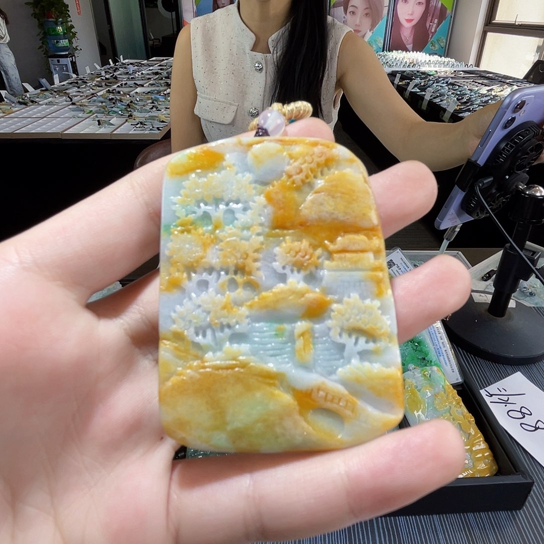 颈饰未镶嵌翡翠一