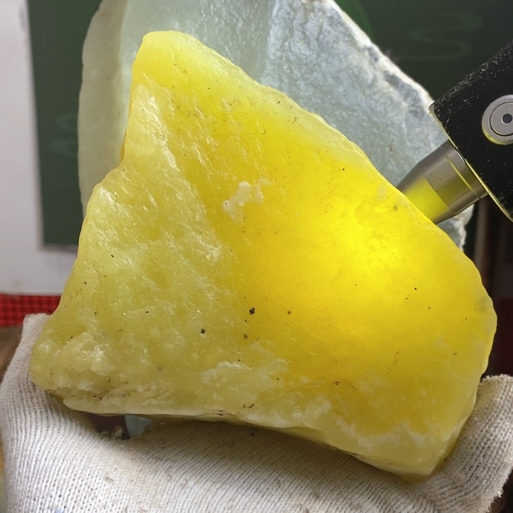 蛇纹石玉珠宝岫玉原石未镶嵌