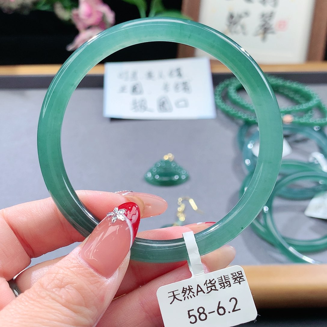 翡翠手镯（圆镯）未镶嵌