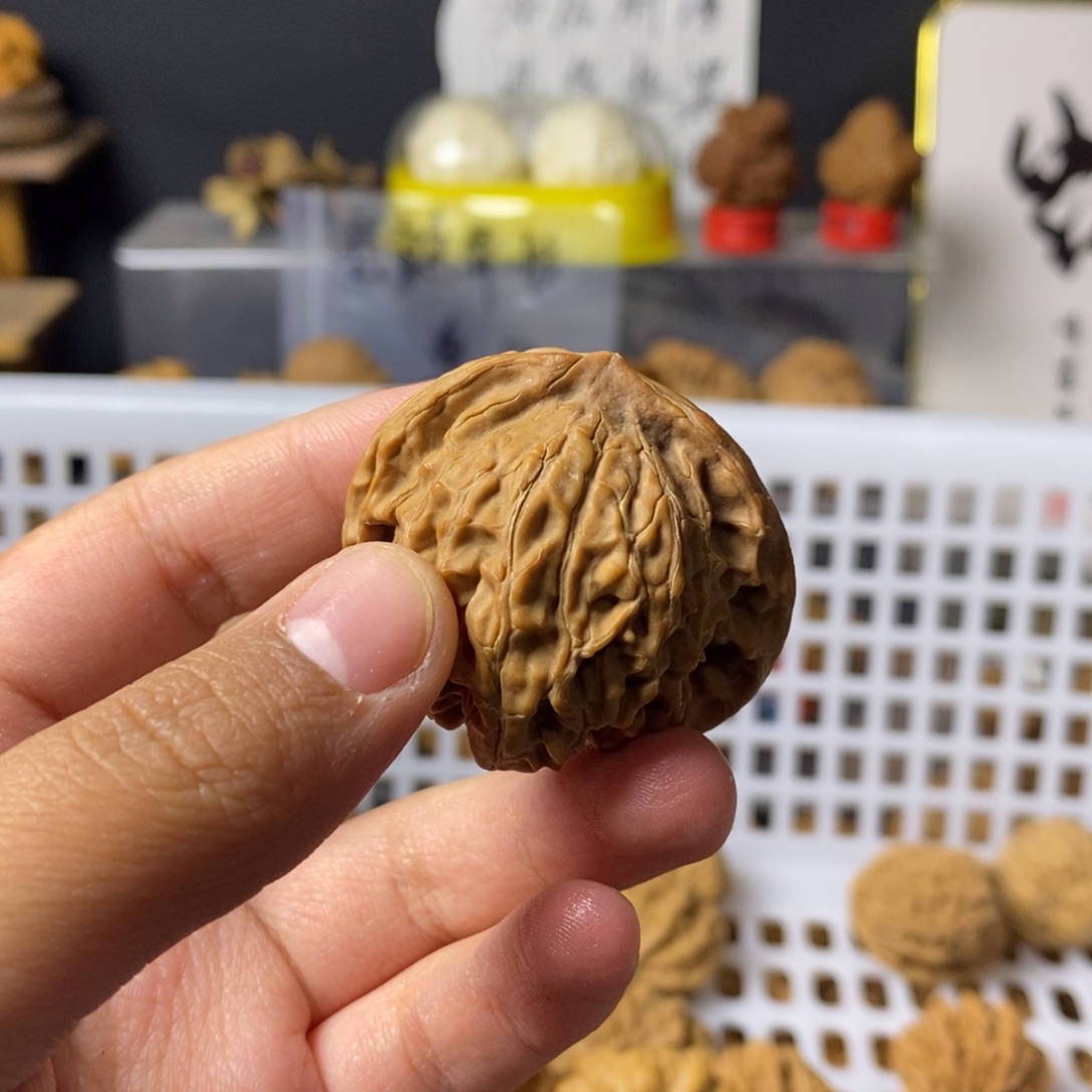 快***恼吊坠文玩核桃文玩核桃的时候