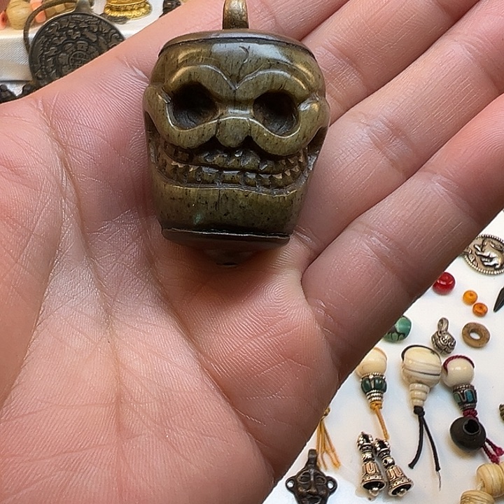 颈饰琉璃s d f g g