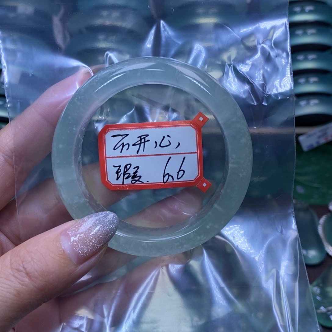 蛇纹石玉未镶嵌手镯不****冰