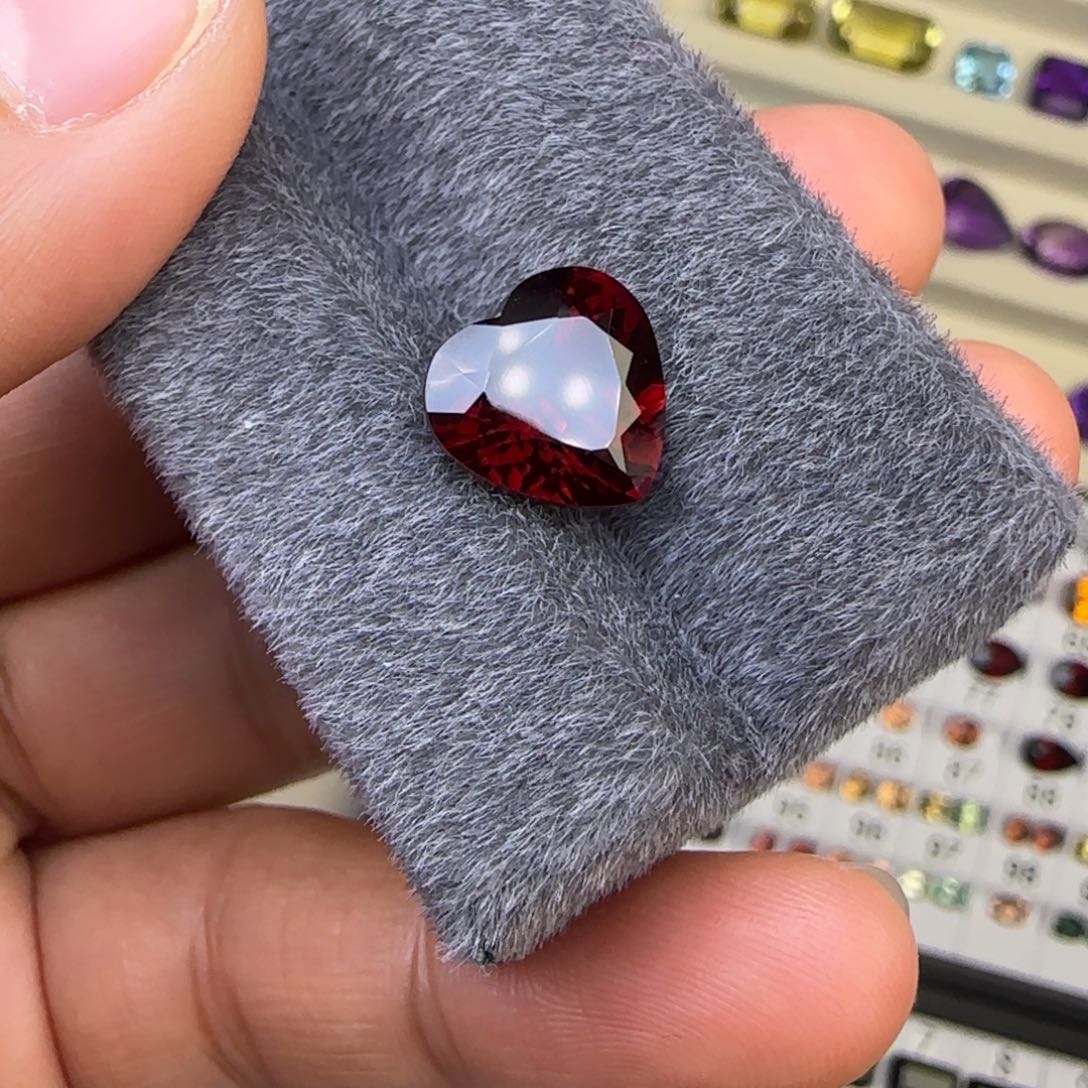 未镶嵌珠宝半成品石榴石天然5.96克拉