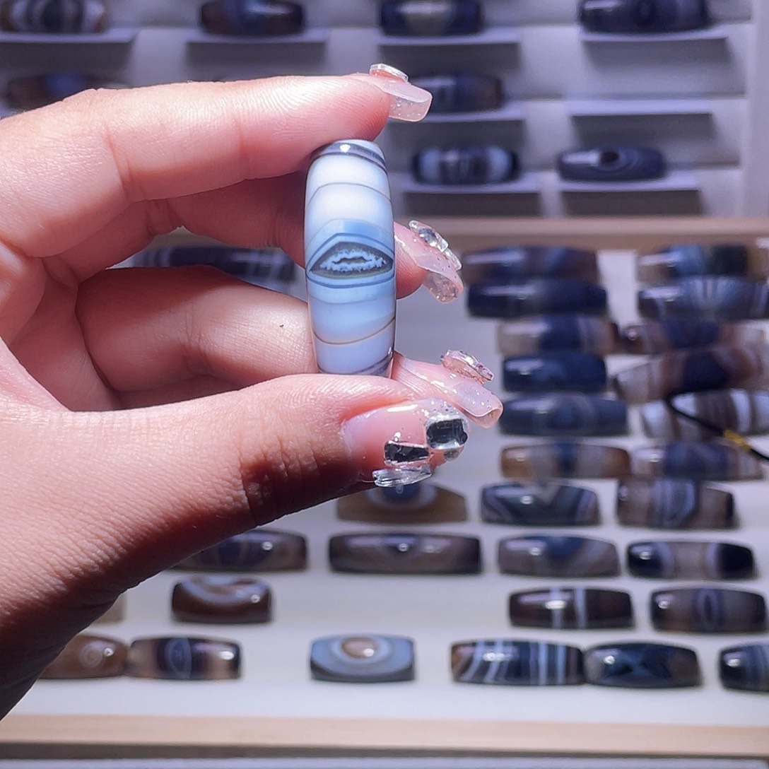 待***年玛瑙/玉髓未镶嵌颈饰