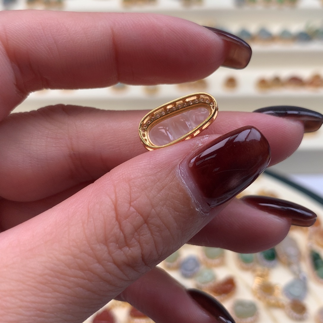 K***n翡翠银S925镶嵌颈饰豆子